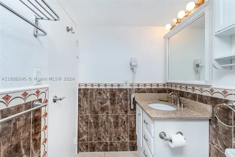 19201 Collins Ave(avlb 7/15/26) Sunny Isles Beach FL 33160
