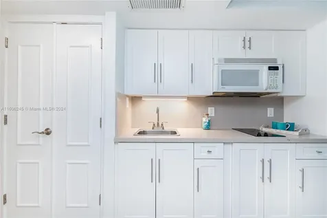 19201 Collins Ave(avlb 5/28/26) Sunny Isles Beach FL 33160