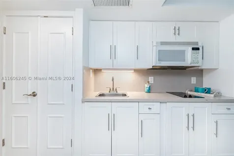 19201 Collins Ave(avlb 7/15/26) Sunny Isles Beach FL 33160