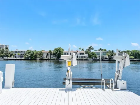 21301 NE 38th Avenue Aventura FL 33180