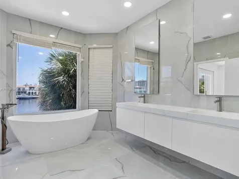 21301 NE 38th Avenue Aventura FL 33180