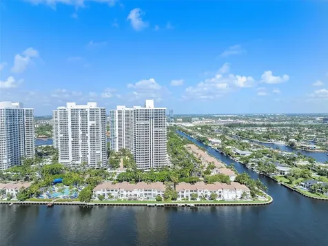 21301 NE 38th Avenue Aventura FL 33180