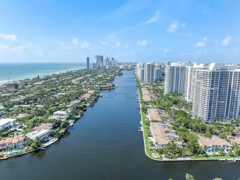 21301 NE 38th Avenue Aventura FL 33180
