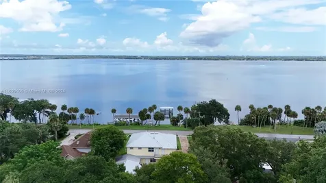 1613 N Indian River Drive Cocoa FL 32922