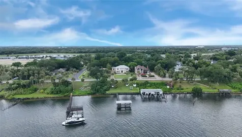 1613 N Indian River Drive Cocoa FL 32922