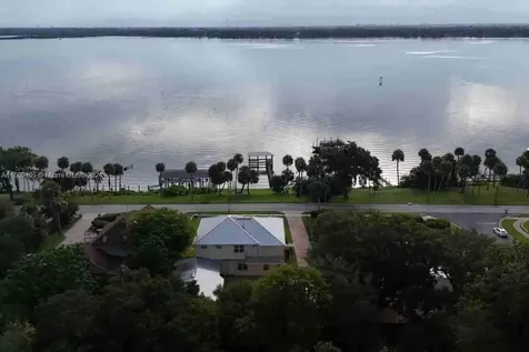 1613 N Indian River Drive Cocoa FL 32922