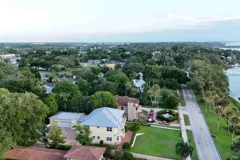 1613 N Indian River Drive Cocoa FL 32922