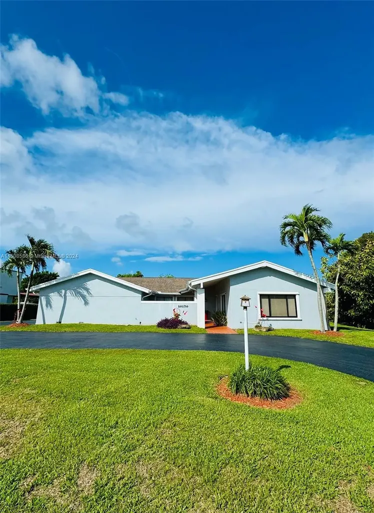 10170 E Calusa Club Drive Miami FL 33186