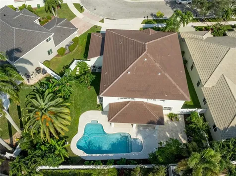 946 Greenwood Road Weston FL 33327