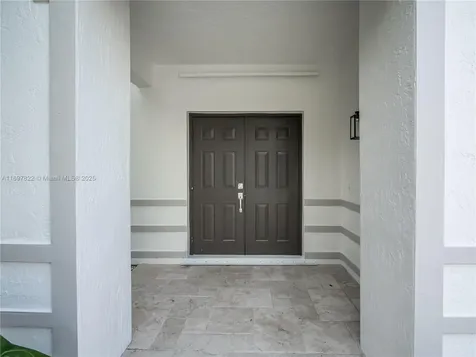 946 Greenwood Road Weston FL 33327