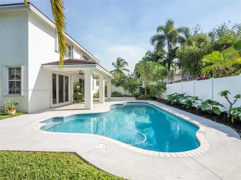 946 Greenwood Road Weston FL 33327