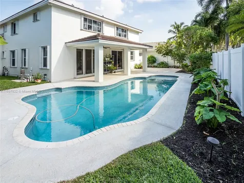 946 Greenwood Road Weston FL 33327