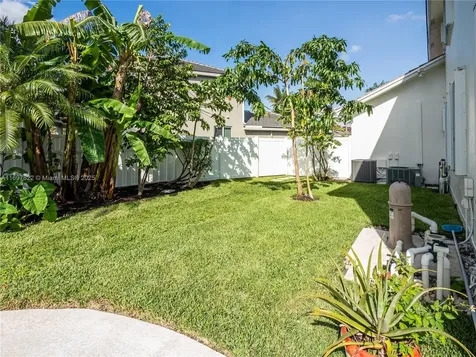 946 Greenwood Road Weston FL 33327