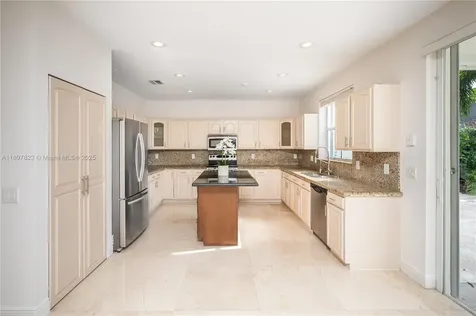 946 Greenwood Road Weston FL 33327