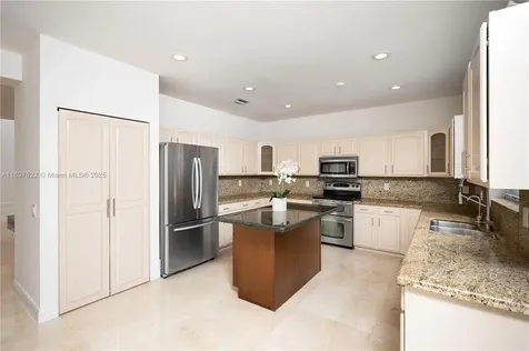 946 Greenwood Road Weston FL 33327