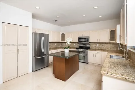 946 Greenwood Road Weston FL 33327