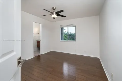 946 Greenwood Road Weston FL 33327