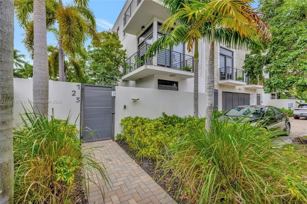 909 NE 16th Terrace Fort Lauderdale FL 33304