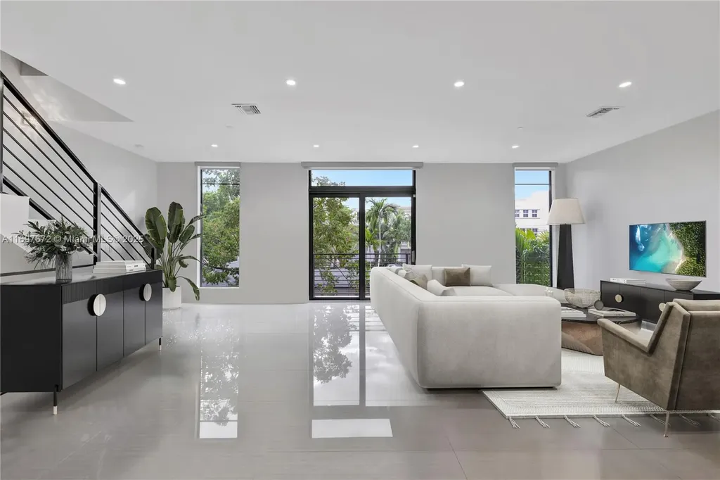 909 NE 16th Terrace Fort Lauderdale FL 33304