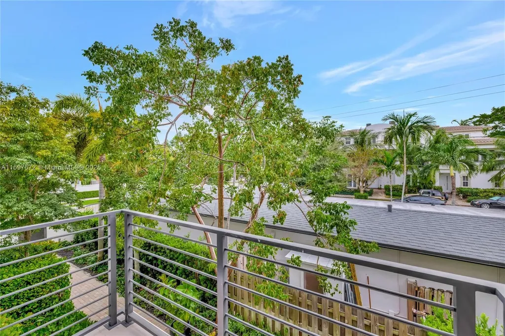 909 NE 16th Terrace Fort Lauderdale FL 33304