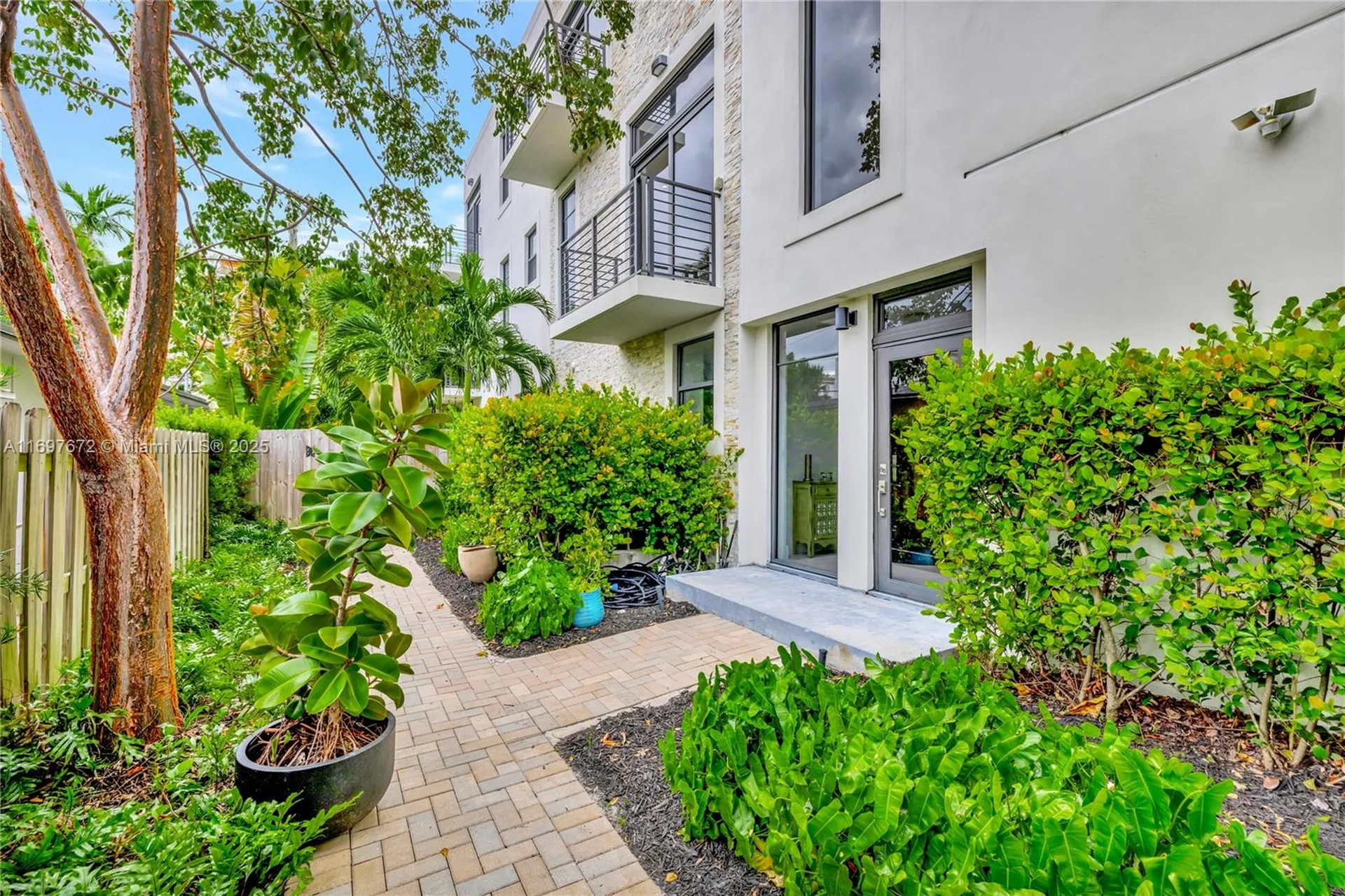 909 NE 16th Terrace Fort Lauderdale FL 33304