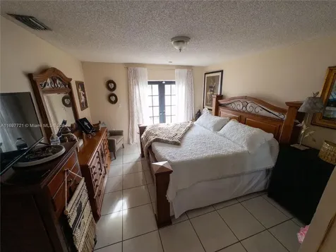 943 SW 135th Court Miami FL 33184