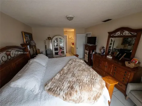 943 SW 135th Court Miami FL 33184