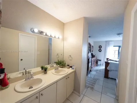 943 SW 135th Court Miami FL 33184