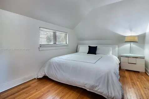 4745 Pine Tree Drive Miami Beach FL 33140