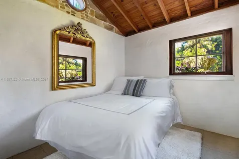 4745 Pine Tree Drive Miami Beach FL 33140