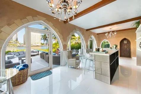 4745 Pine Tree Drive Miami Beach FL 33140
