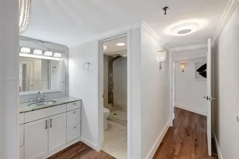 2401 Collins Avenue Miami Beach FL 33140