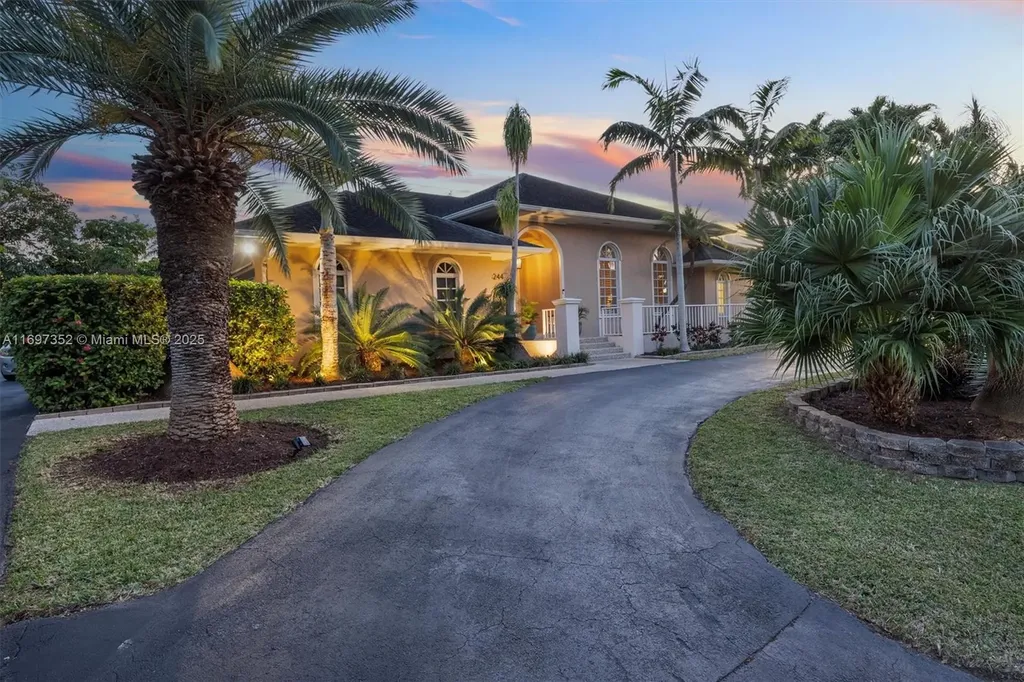 8244 SW 177th Terrace Palmetto Bay FL 33157