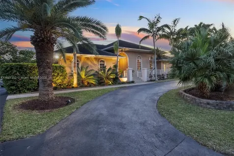 8244 SW 177th Terrace Palmetto Bay FL 33157