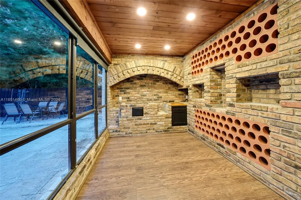 5000 Grant Street Hollywood FL 33021