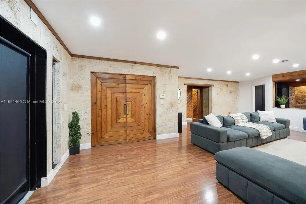 5000 Grant Street Hollywood FL 33021