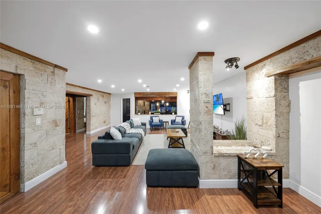 5000 Grant Street Hollywood FL 33021