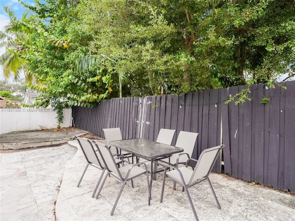 5000 Grant Street Hollywood FL 33021