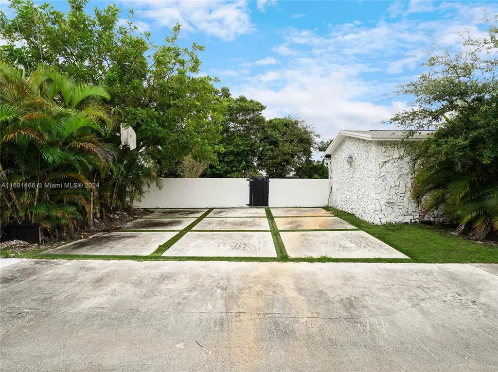 5000 Grant Street Hollywood FL 33021