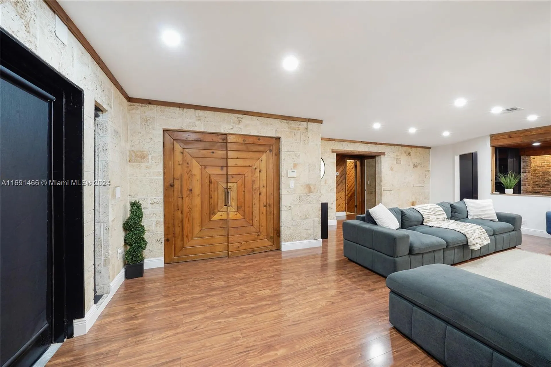 5000 Grant Street Hollywood FL 33021