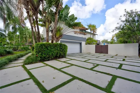 12801 S Calusa Club Drive Miami FL 33186