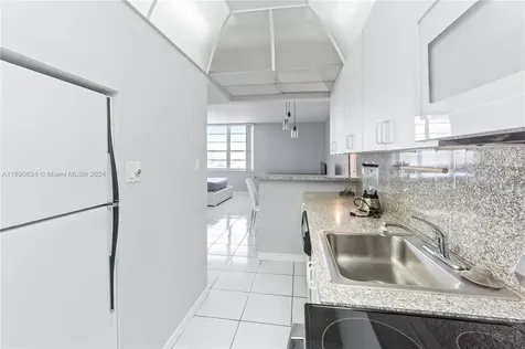 100 Lincoln Road Miami Beach FL 33139