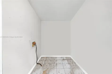 1520 NE 206th Street Miami FL 33179
