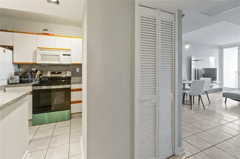 100 Lincoln Road Miami Beach FL 33139