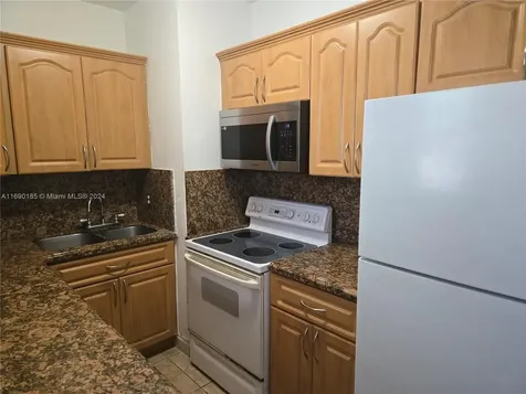 961 E 32nd Street Hialeah FL 33013