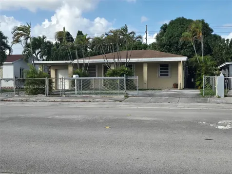 961 E 32nd Street Hialeah FL 33013