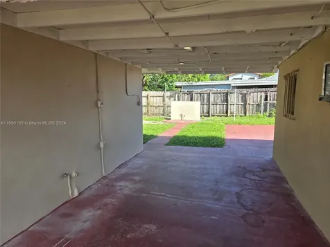 961 E 32nd Street Hialeah FL 33013