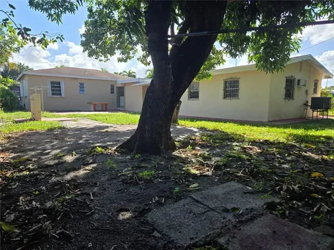 961 E 32nd Street Hialeah FL 33013