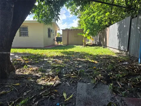 961 E 32nd Street Hialeah FL 33013