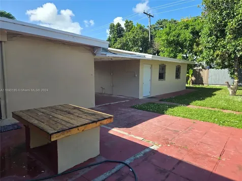 961 E 32nd Street Hialeah FL 33013